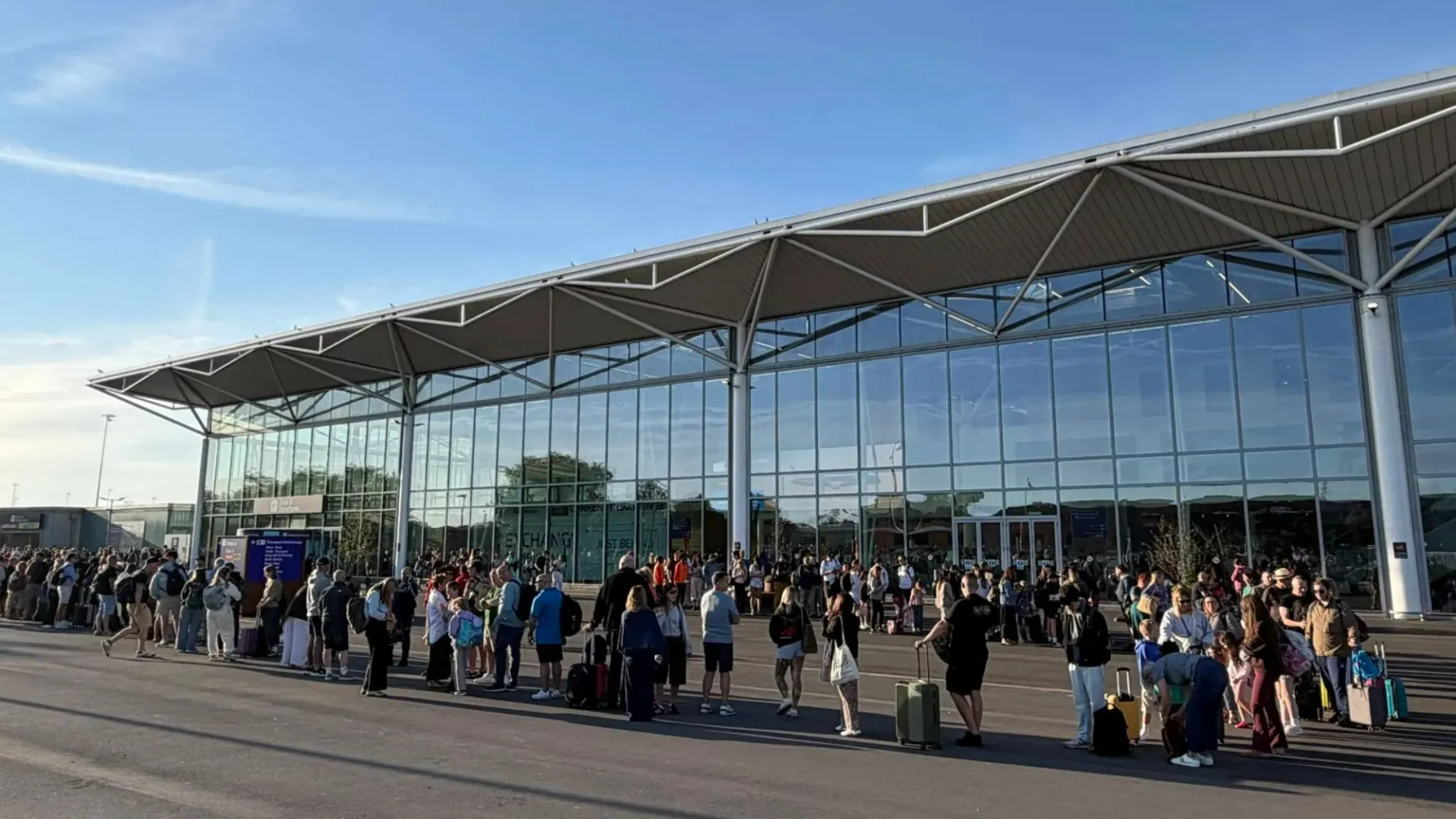 Image for Bristol Airport Halts All Flights for Runway Repairs as Inbound Planes Divert Nationwide
