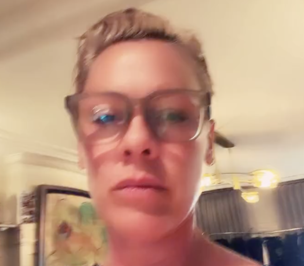 Pink denies Carey Hart split reports