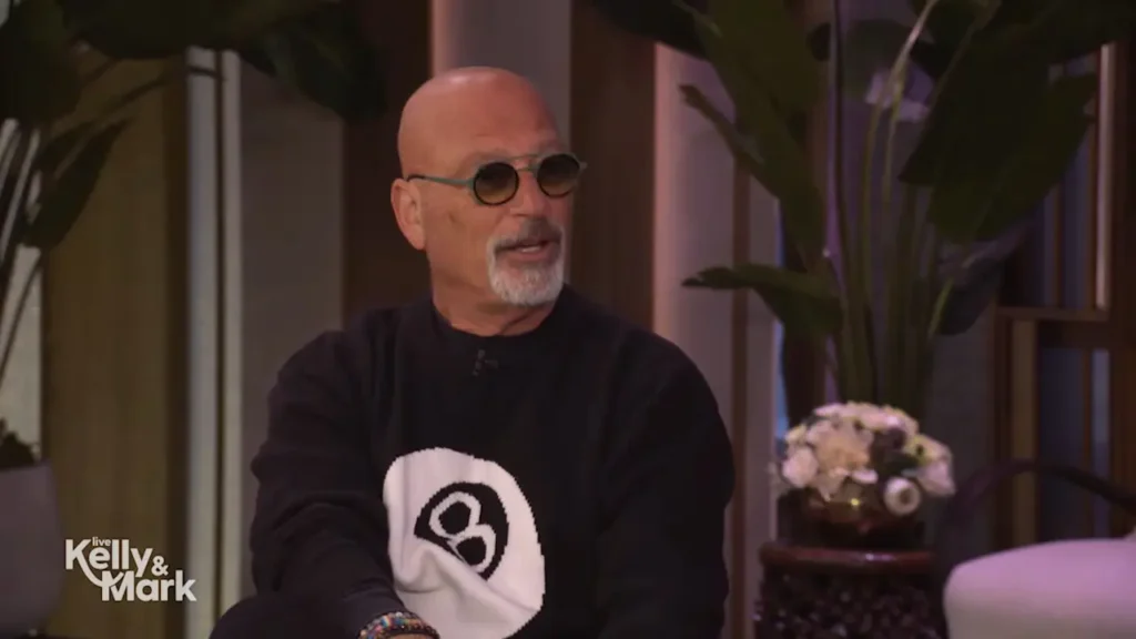 Howie Mandel Has Awkward Exchange With Kelly Ripa